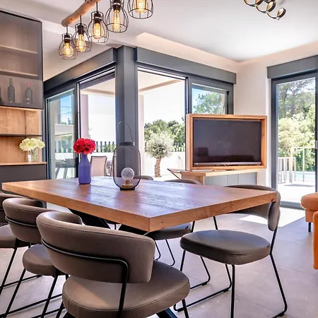 Appartamento Andrea Deluxe With Pool