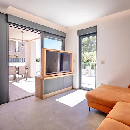 Andrea Deluxe With Pool *