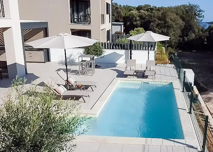 Andrea Deluxe With Pool דירה