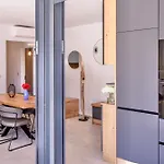 Andrea Deluxe With Pool Apartman