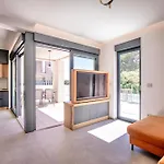 Andrea Deluxe With Pool Apartman