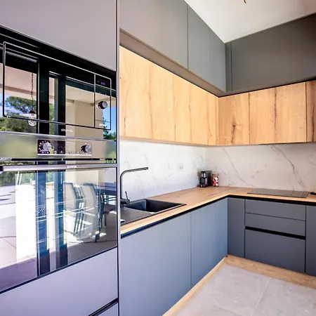 Apartamento Andrea Deluxe With Pool *