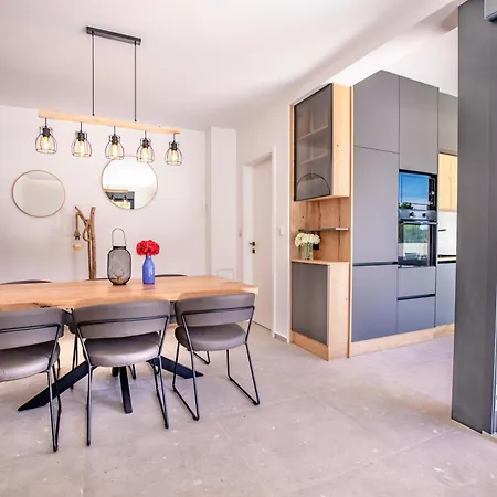 Andrea Deluxe With Pool Apartamento Mali Lošinj