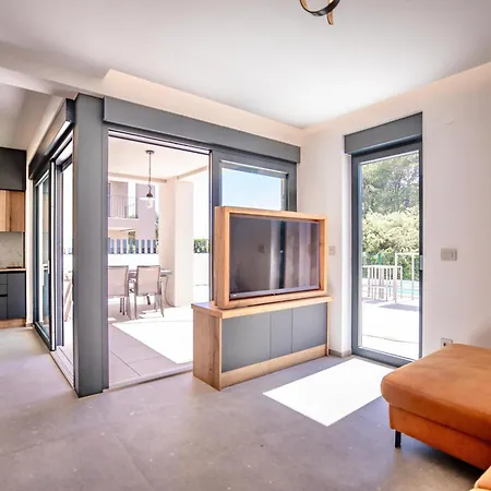 Andrea Deluxe With Pool Apartamento