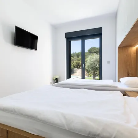 Lägenhet Andrea Deluxe With Pool Mali Lošinj