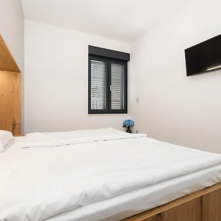 Apartamento Andrea Deluxe With Pool