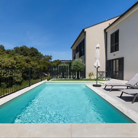 Lägenhet Andrea Deluxe With Pool Mali Lošinj