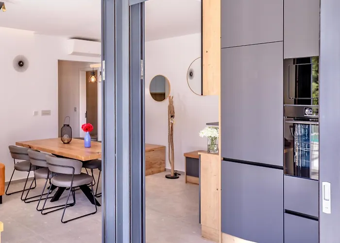 Andrea Deluxe With Pool 公寓