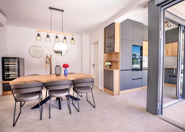 Andrea Deluxe With Pool 公寓 木洛希尼