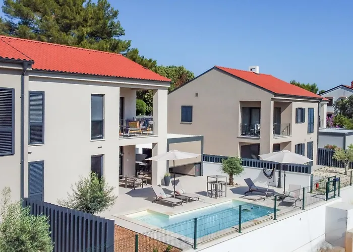 Andrea Deluxe With Pool *