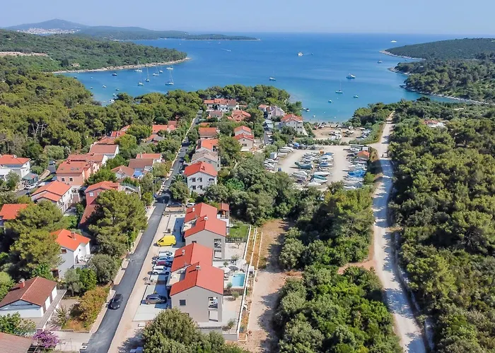 Andrea Deluxe With Pool 公寓