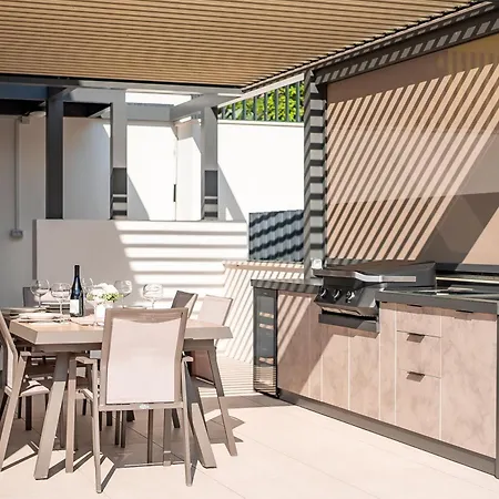 Andrea Deluxe With Pool Apartament *