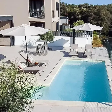 Andrea Deluxe With Pool Apartament